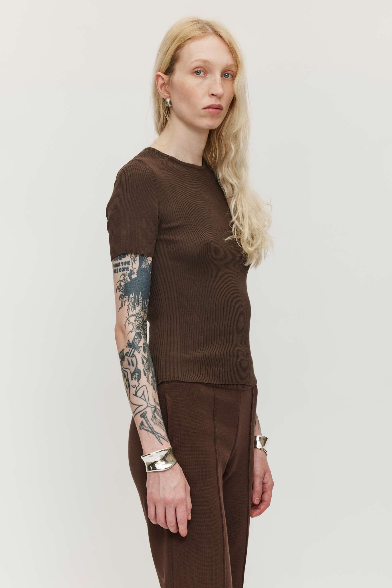 Ribbed Makò T - Chocolate (Pre-Order)