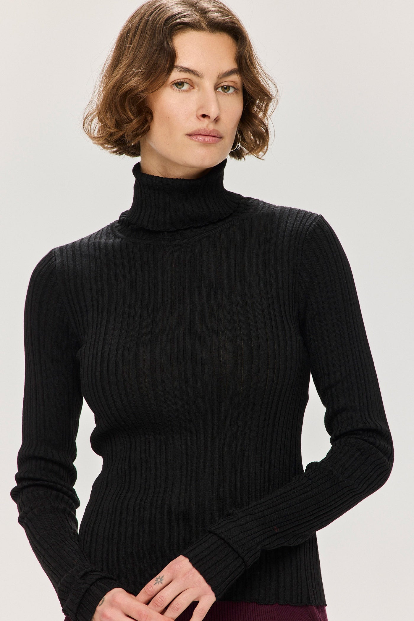 Asymmetric Rib T - Black